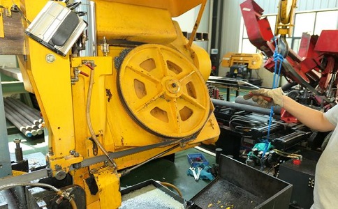 如何解决公安卧式金属带锯床切削时出现的断带现象？