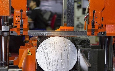 公安立式金属带锯床切削出现跑带故障解决方法！